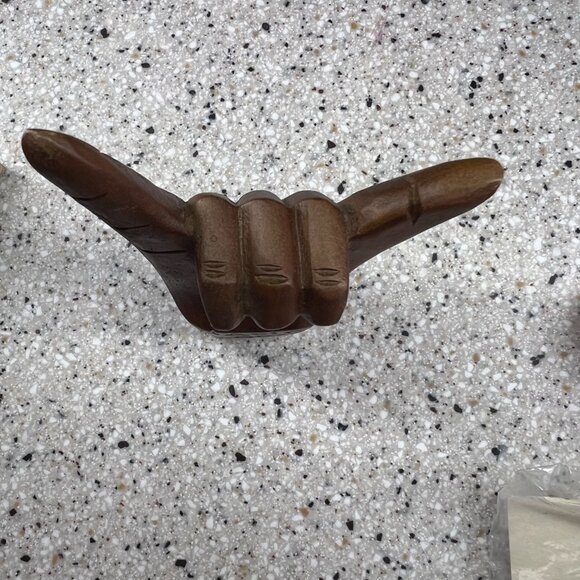 Vintage Carved Wood Hang Loose Hand Hawaii Shaka Sign Sculpture 4.5Tiki Surf Bar - Picture 4 of 7